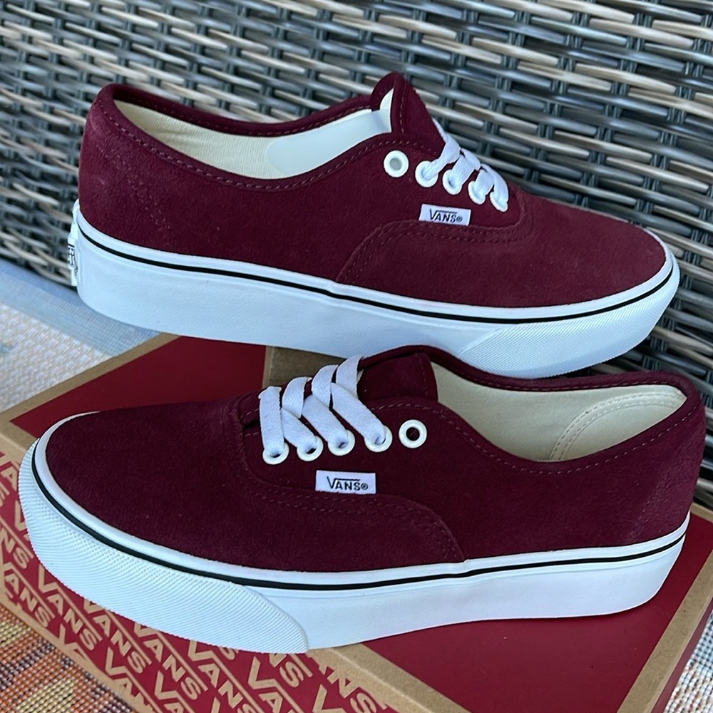 Vans WMNS Authentic Platfor
(Suede) Port Royale/True
VN0ARAVRJNR Platforms - Picture 7 of 16